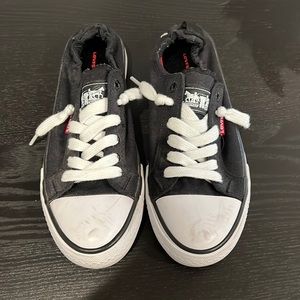 Levi’s canvas shoe like new.